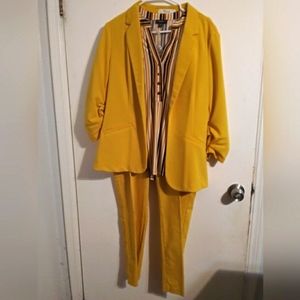 3 Piece Ladies Pant Suite. Size L